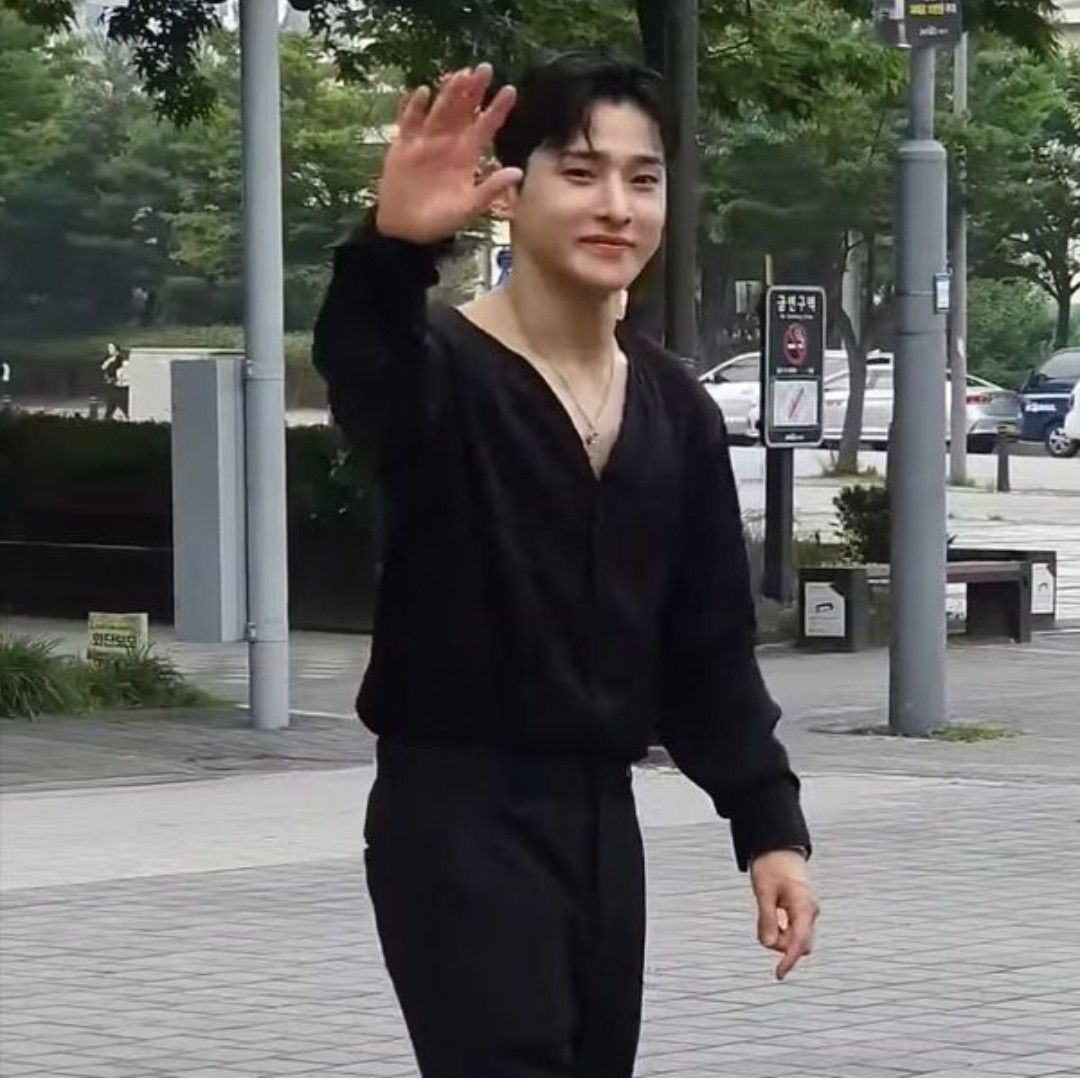 A moment captured by a fan of Seong Ri