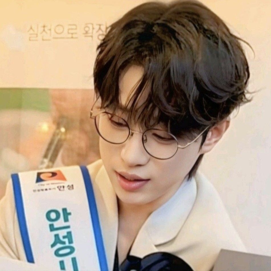 Behind-the-scenes cut of An Sunghoon