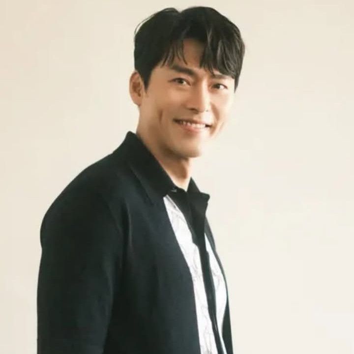 A moment captured by a fan of Hyun Bin