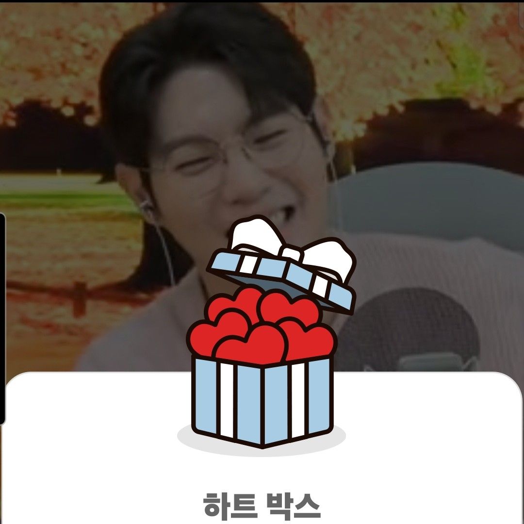 A moment captured by a fan of Son Taejin