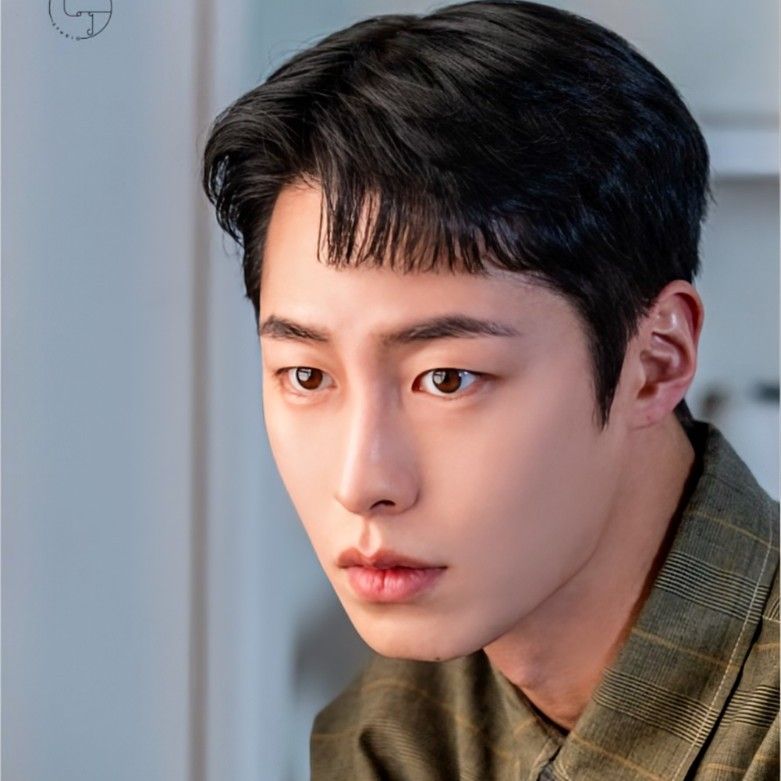 A moment captured by a fan of Lee Jaewook