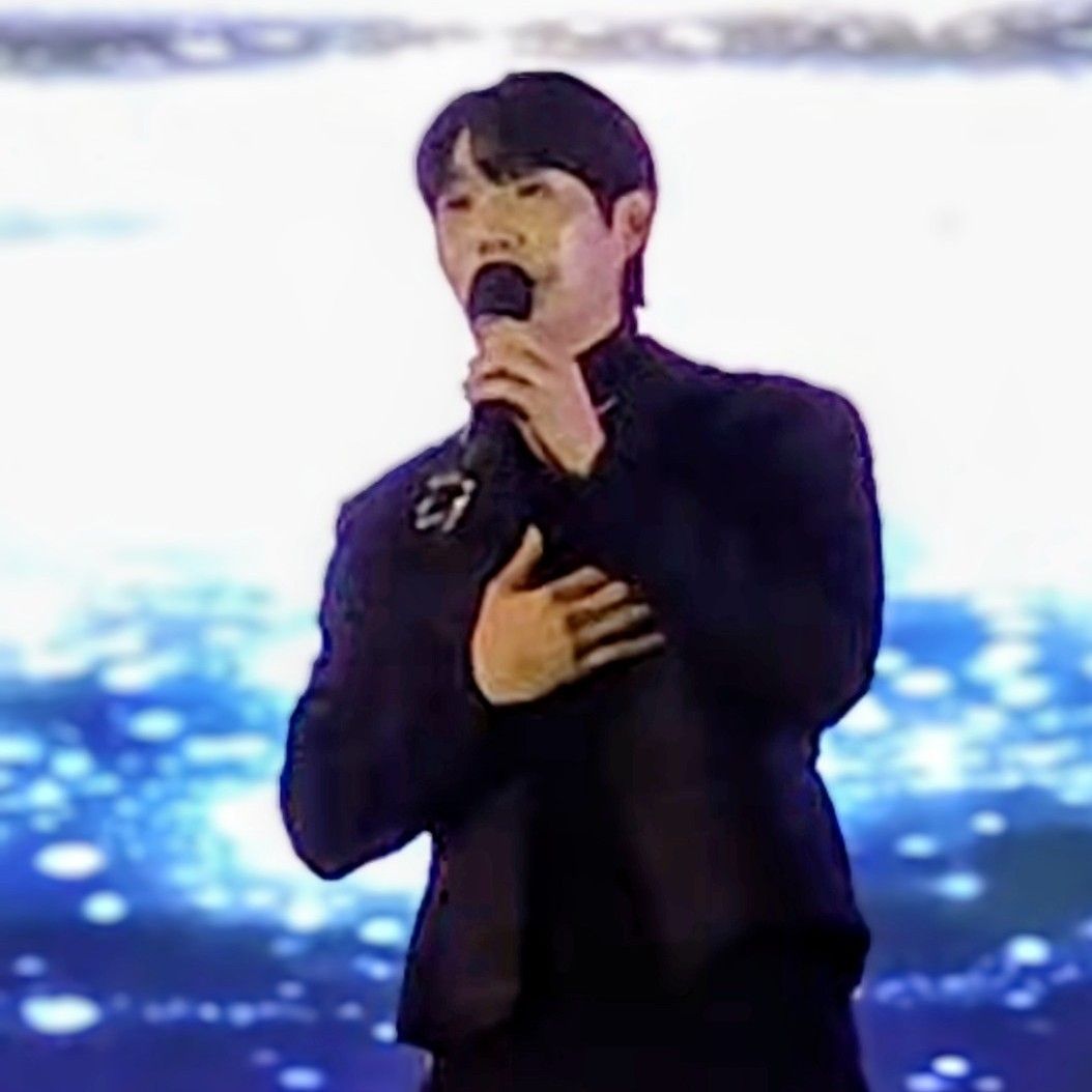 A moment captured by a fan of Son Taejin