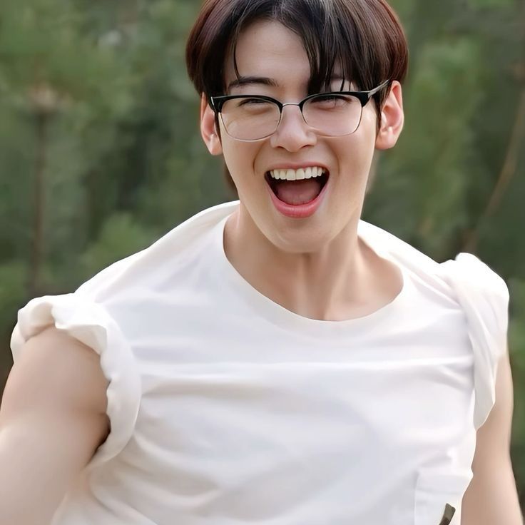 Recent activity shot of Cha Eunwoo