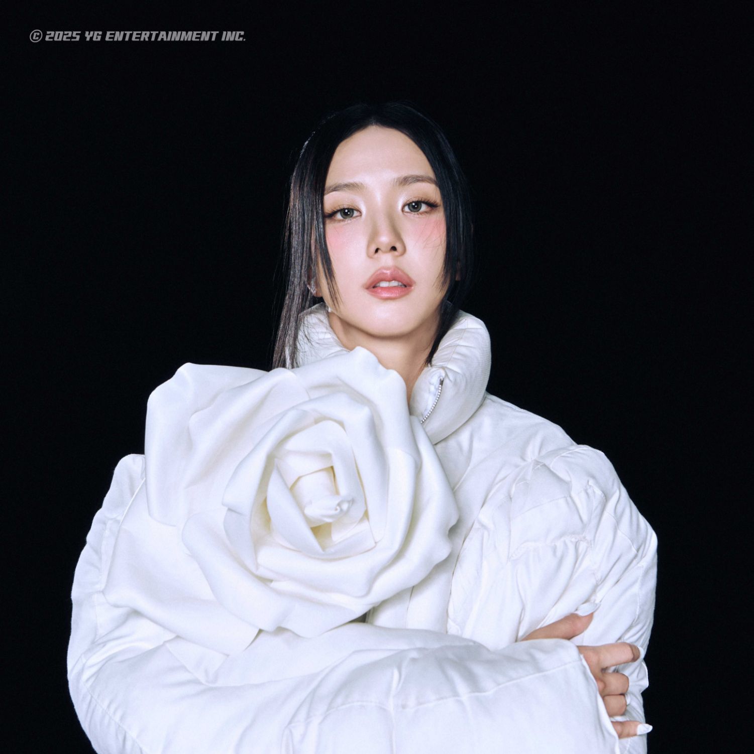 Behind-the-scenes cut of Jisoo (1995)