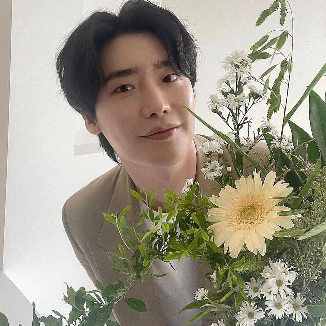 Recent activity shot of Lee Jongsuk