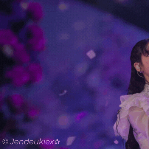 Cuplikan di balik layar dari IU