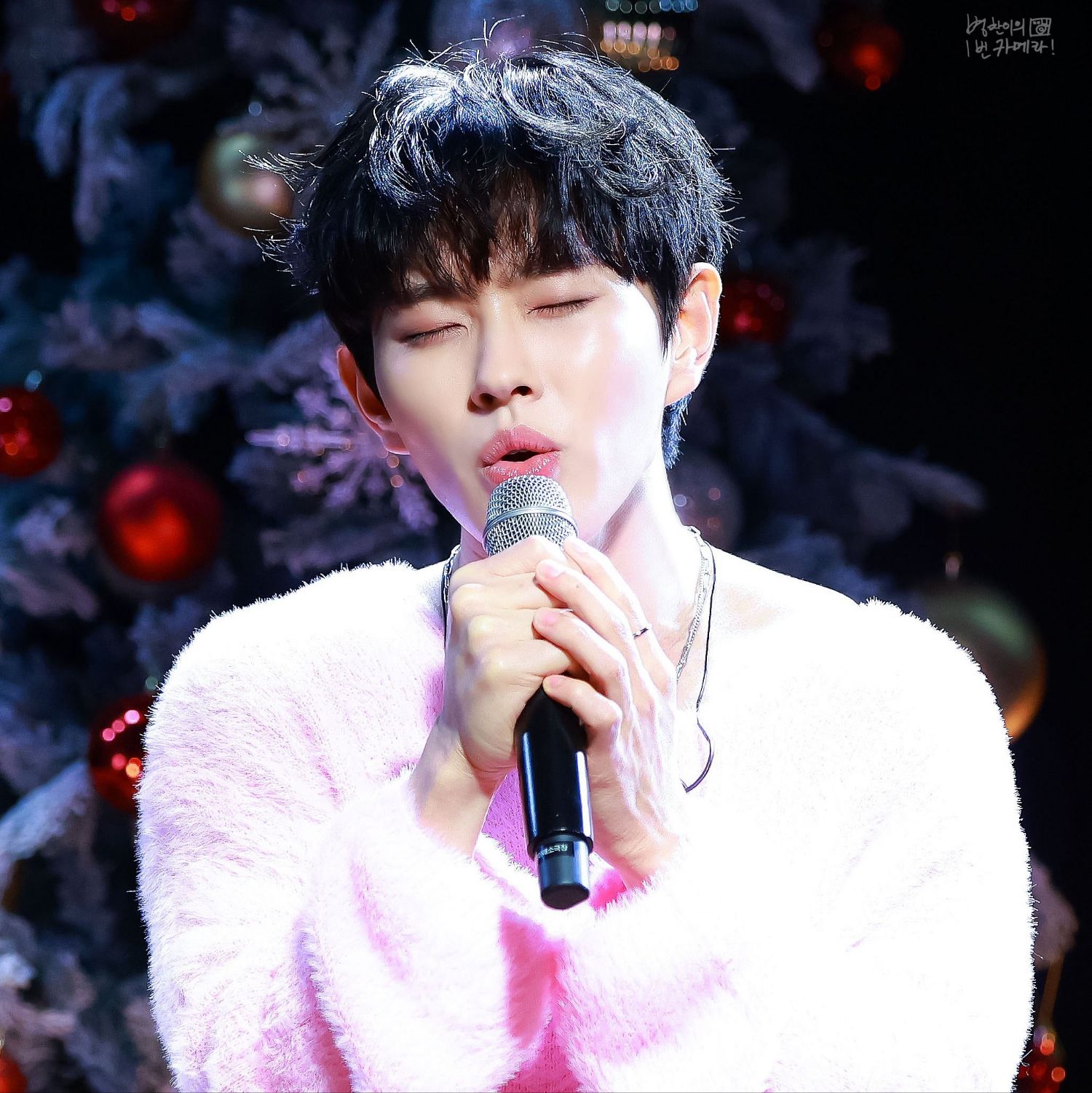 Behind-the-scenes cut of Lee Byeongchan