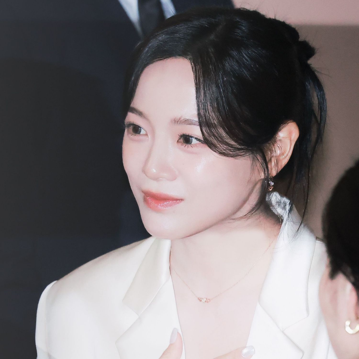 Behind-the-scenes cut of Kim Sejeong