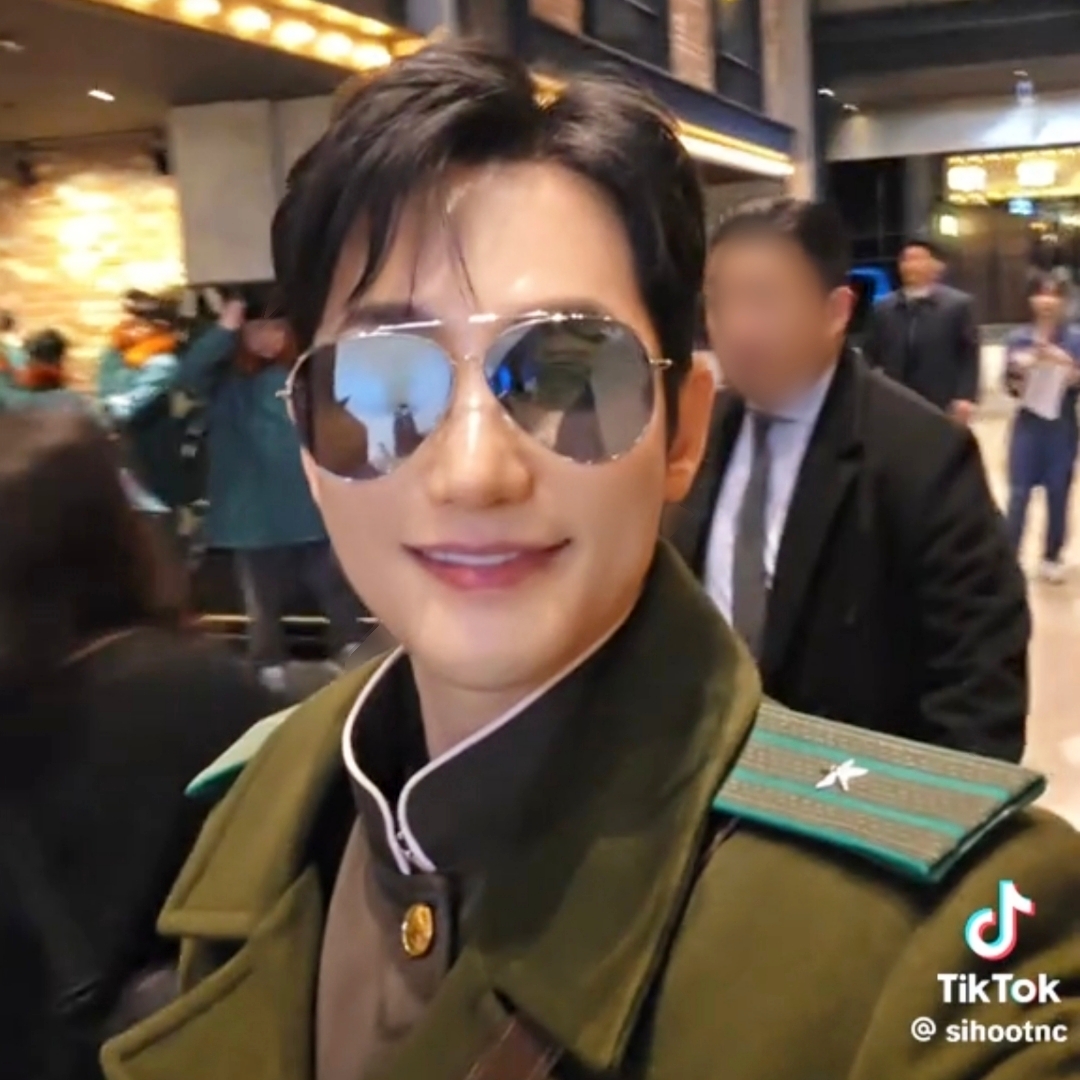 Behind-the-scenes cut of Park Sihoo