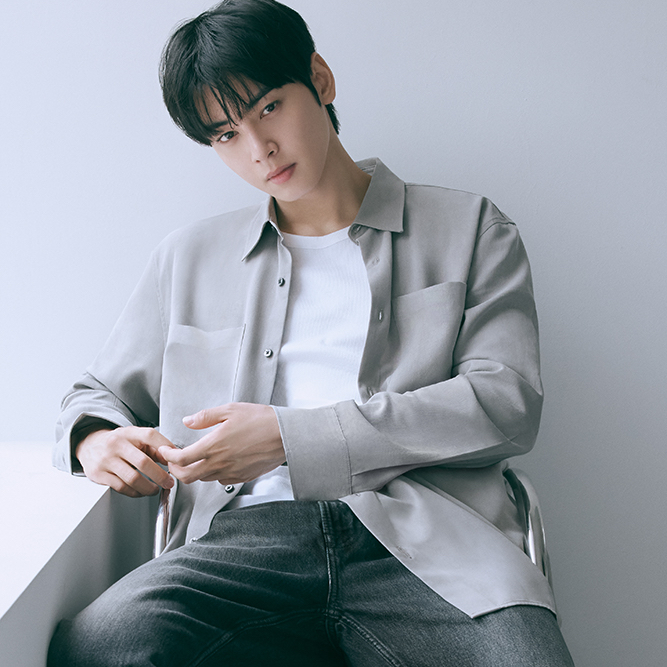Recent activity shot of Cha Eunwoo