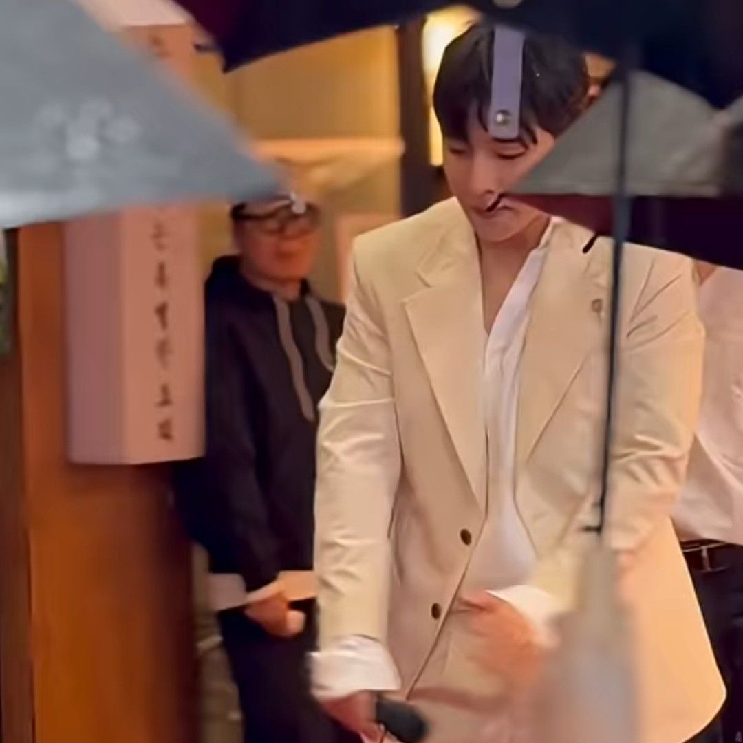 Behind-the-scenes cut of Seong Ri
