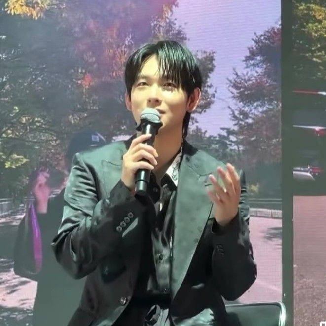 Behind-the-scenes cut of Lim Siwan