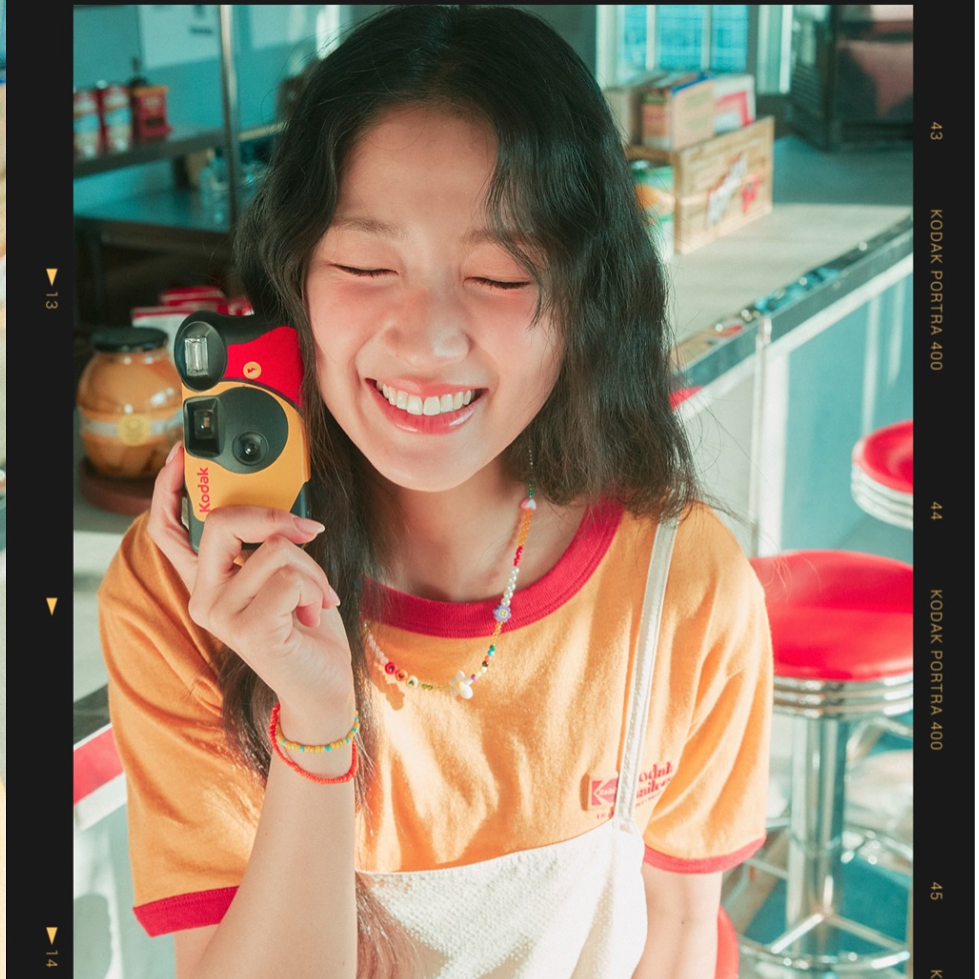 Behind-the-scenes cut of Kim Hyeyoon