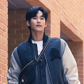 粉絲拍下的金秀賢瞬間