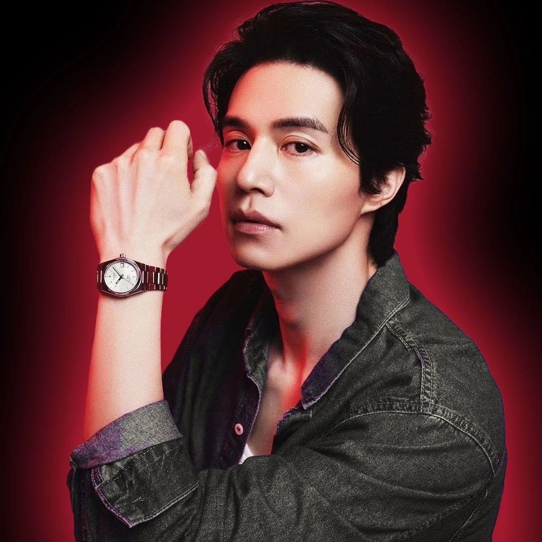 Recent activity shot of Lee Dongwook