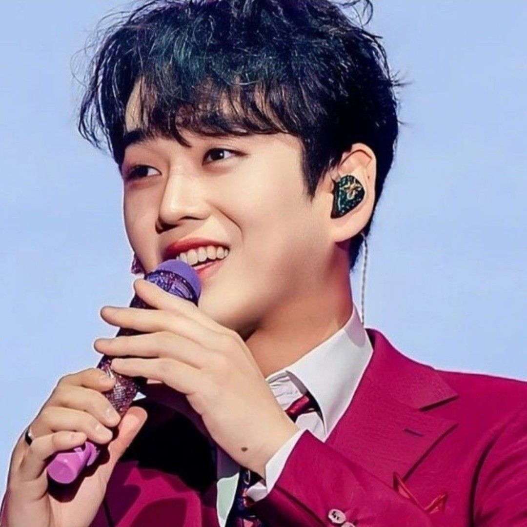 A moment captured by a fan of Hwang Youngwoong