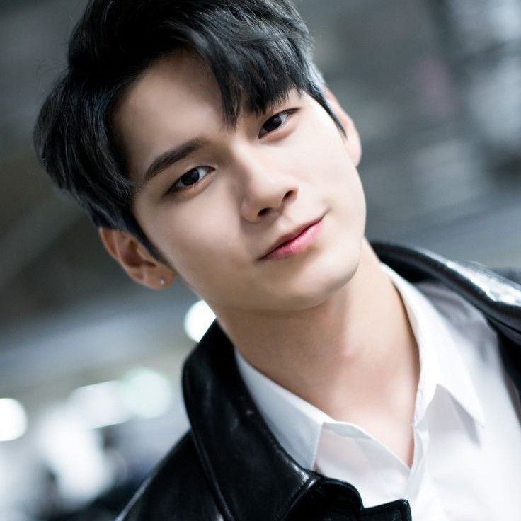 粉丝拍下的邕圣祐瞬间