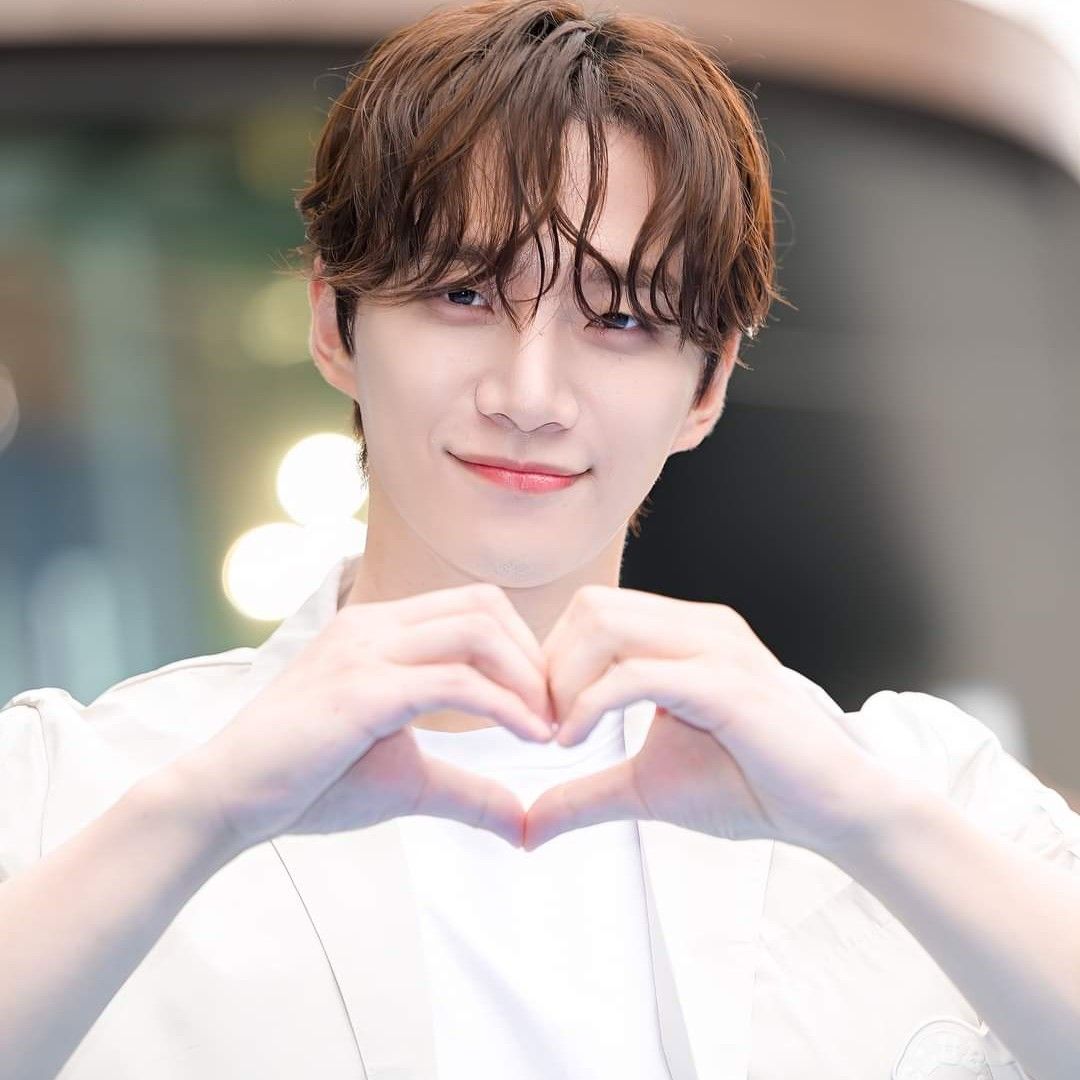 Behind-the-scenes cut of Lee Junho