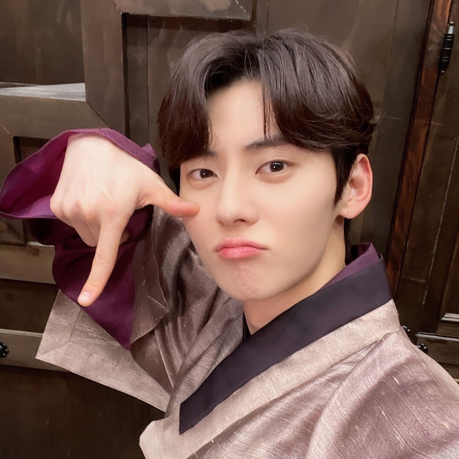 A moment captured by a fan of Hwang Minhyun
