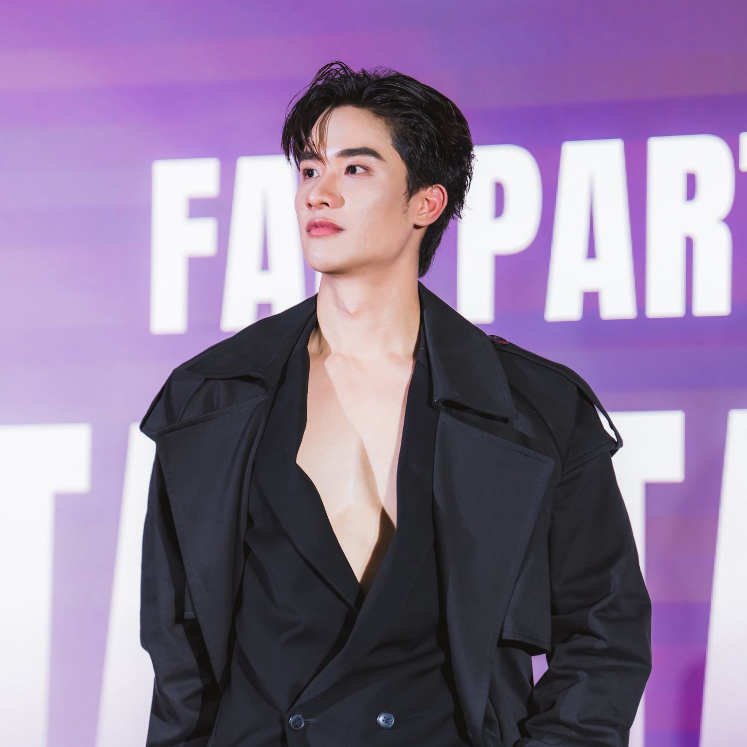 Konten selebriti populer yang sedang hangat di komunitas