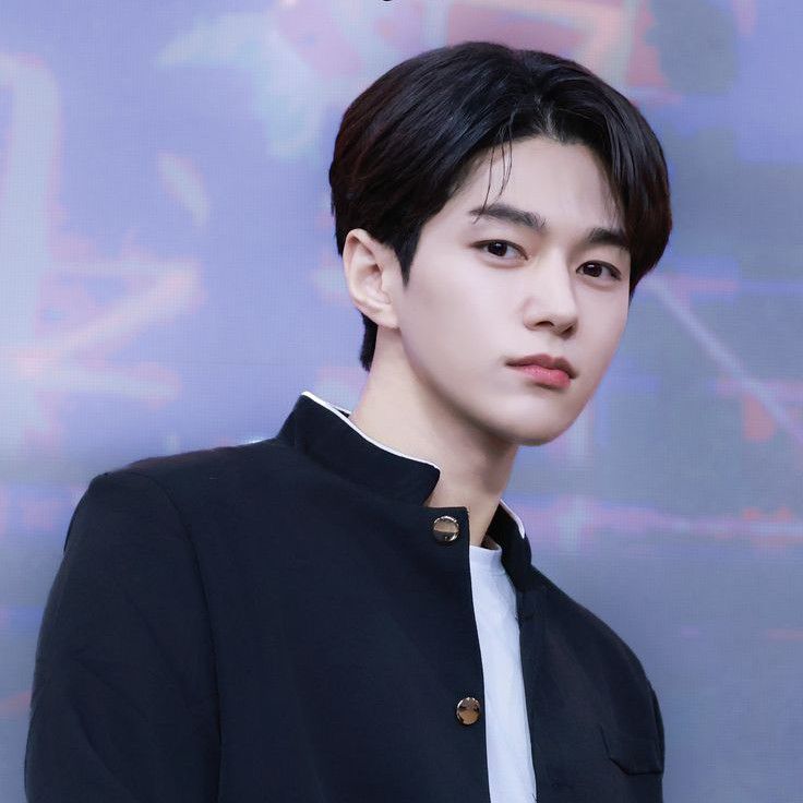 Recent activity shot of Kim Myungsoo (L)