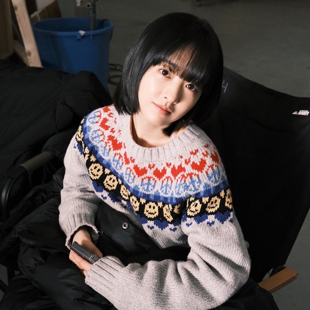 Behind-the-scenes cut of Park Boyoung