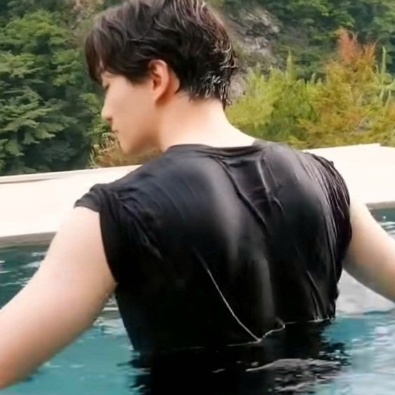 Behind-the-scenes cut of Lee Junho