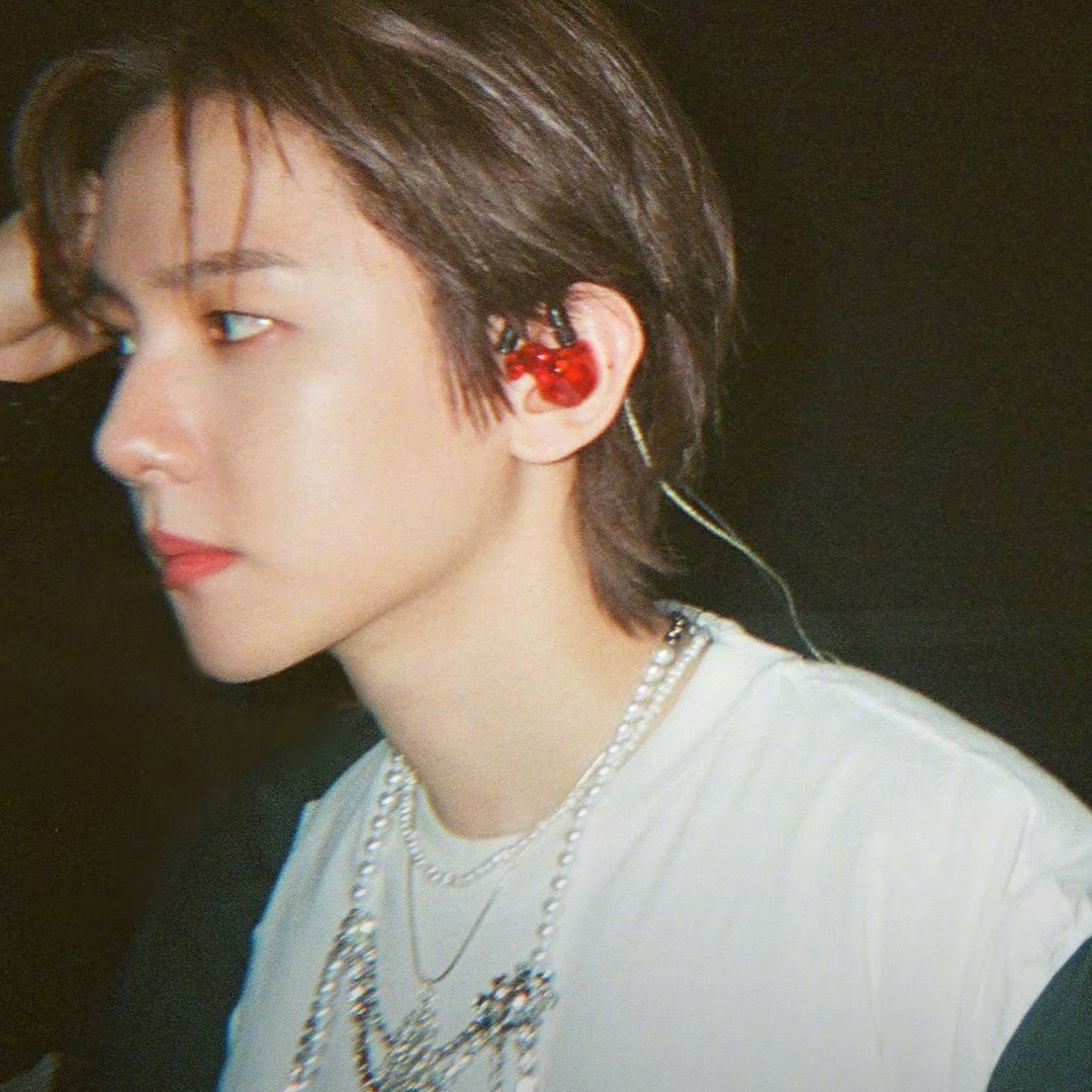 Behind-the-scenes cut of Baekhyun