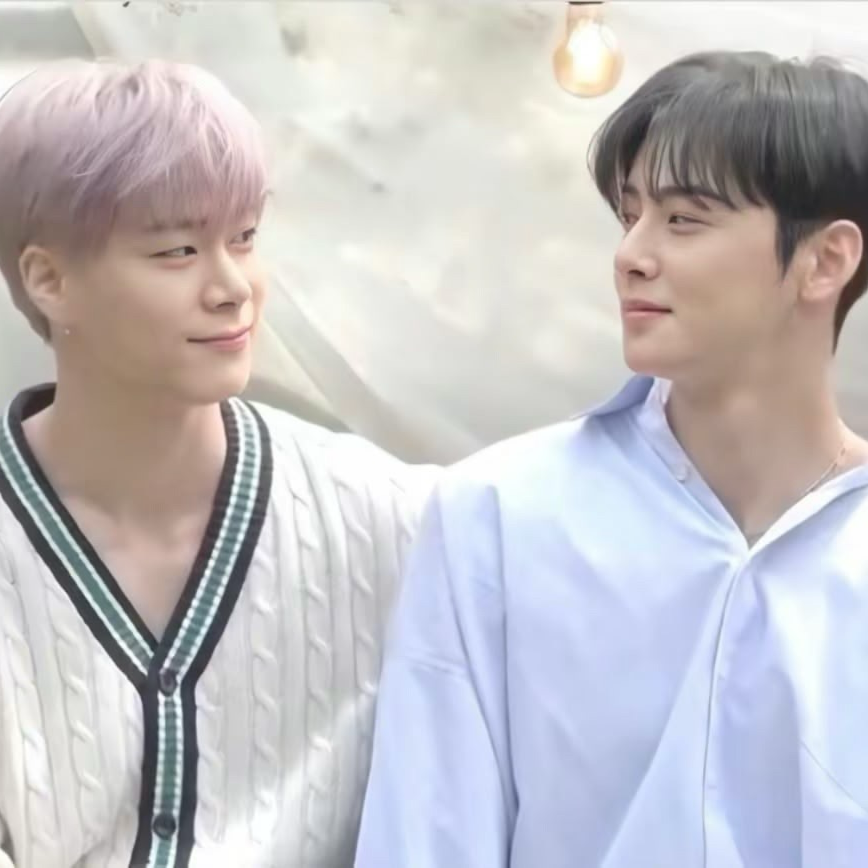 A moment captured by a fan of Cha Eunwoo