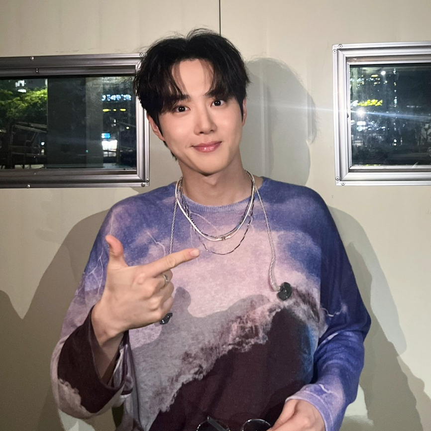 A moment captured by a fan of Suho