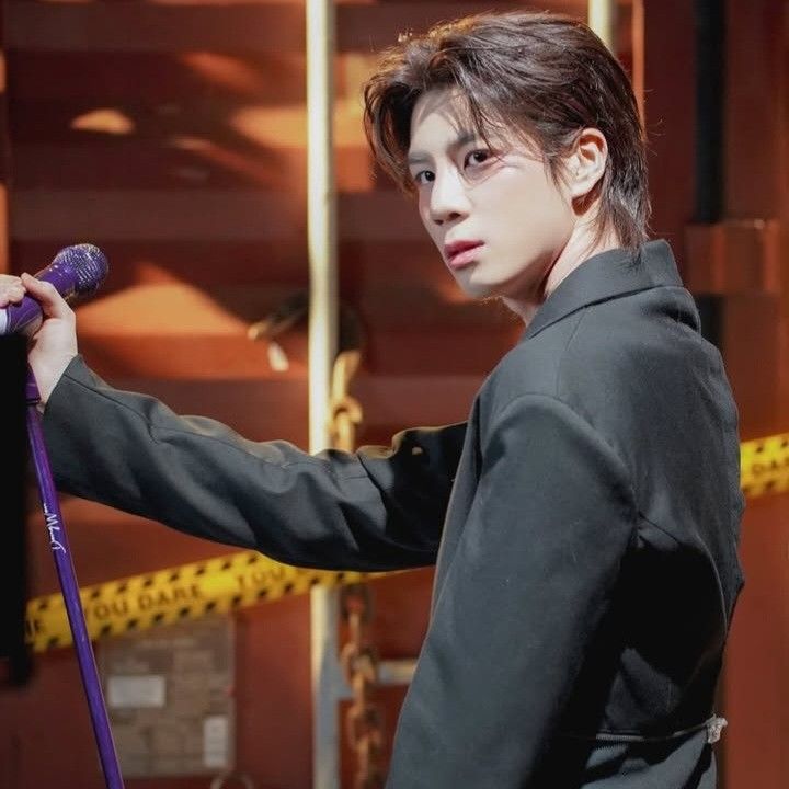 Behind-the-scenes cut of Jeong Dongwon