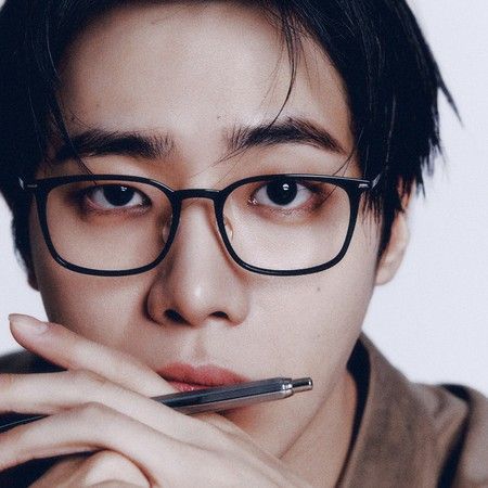 Behind-the-scenes cut of Choo Youngwoo