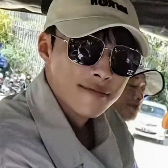 A moment captured by a fan of Woo Dohwan