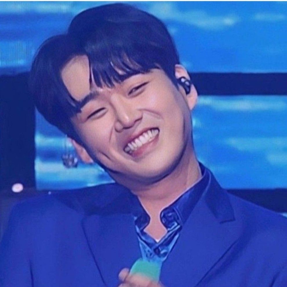 A moment captured by a fan of Hwang Youngwoong
