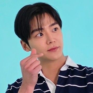 로운의 최신 사진