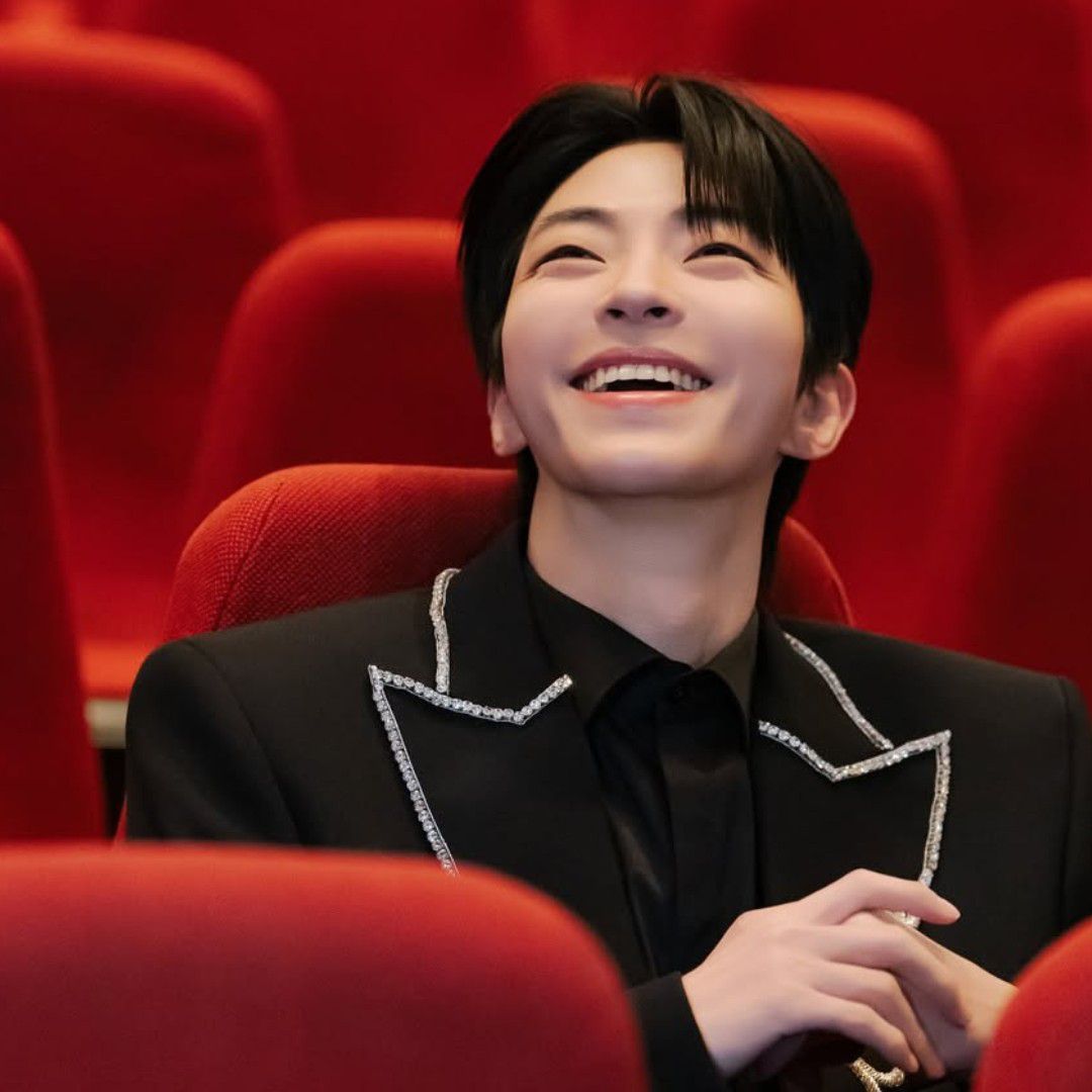 Cuplikan di balik layar dari Hwang Inyoup