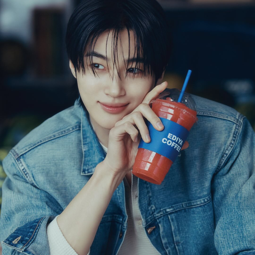 Behind-the-scenes cut of Byeon Wooseok