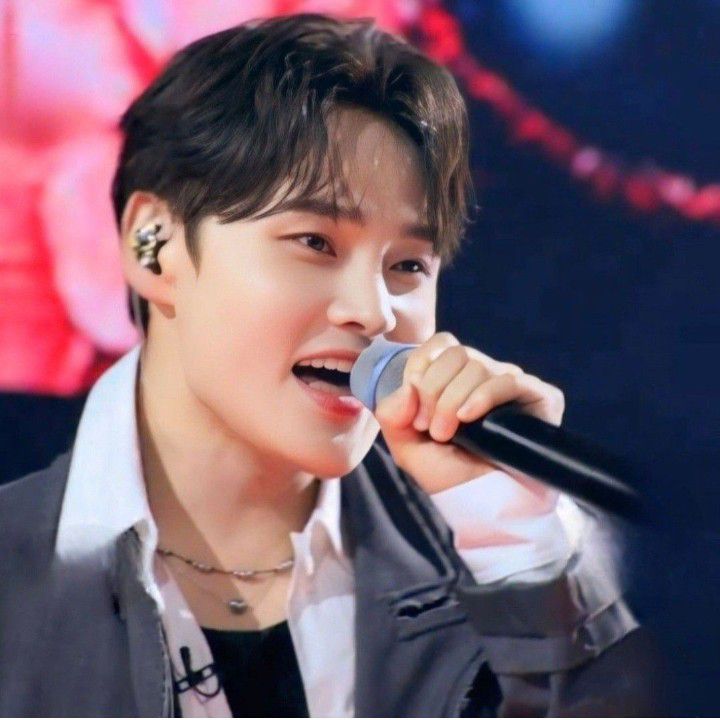 Hottest celeb community feed today