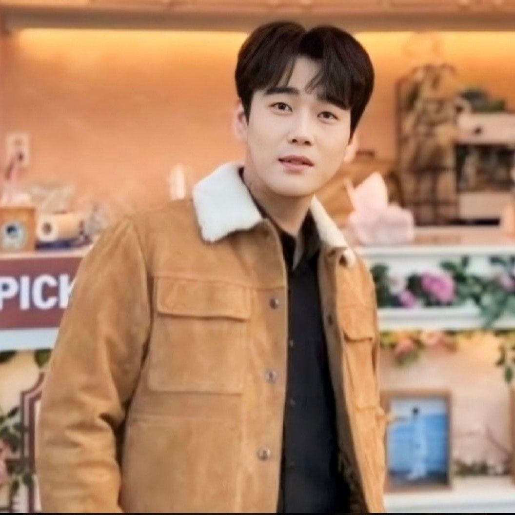 Momen yang diabadikan oleh penggemar Hwang Youngwoong
