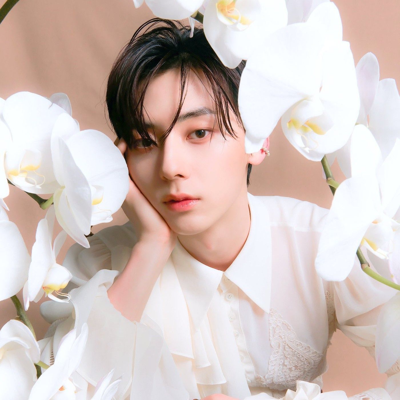A moment captured by a fan of Hwang Minhyun