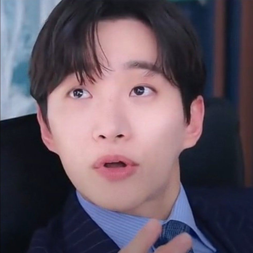 Behind-the-scenes cut of Lee Junho