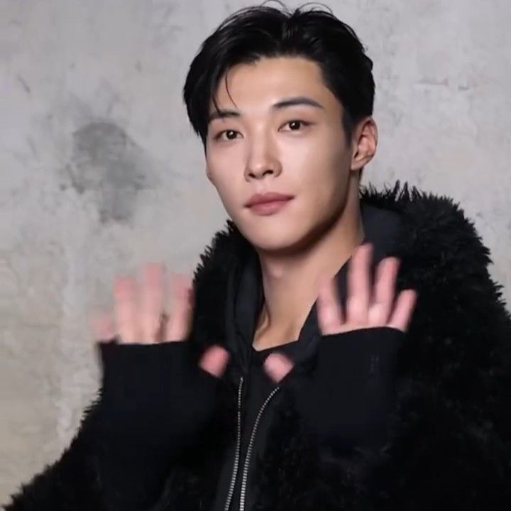 A moment captured by a fan of Woo Dohwan