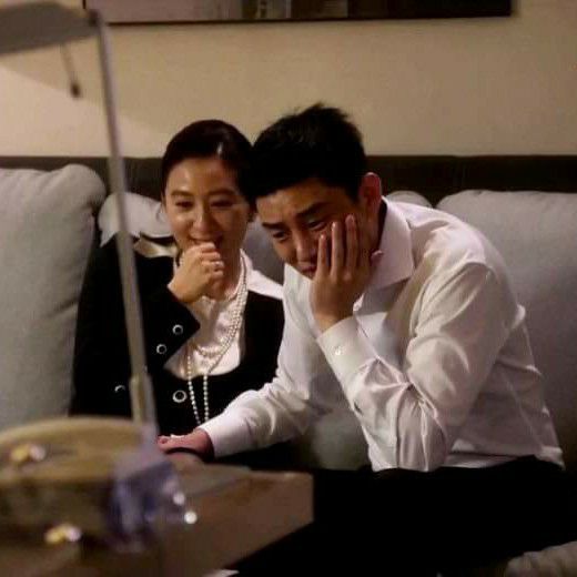 Behind-the-scenes cut of Kim Heeae