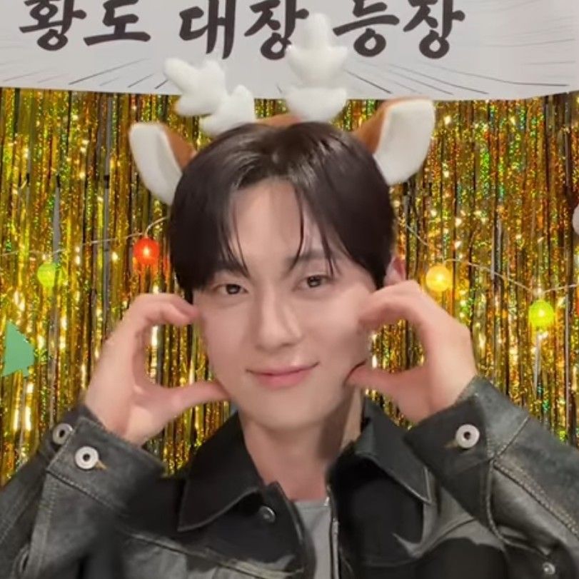 A moment captured by a fan of Hwang Minhyun