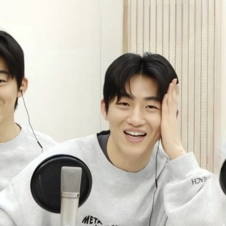 A moment captured by a fan of Shin Seungtae