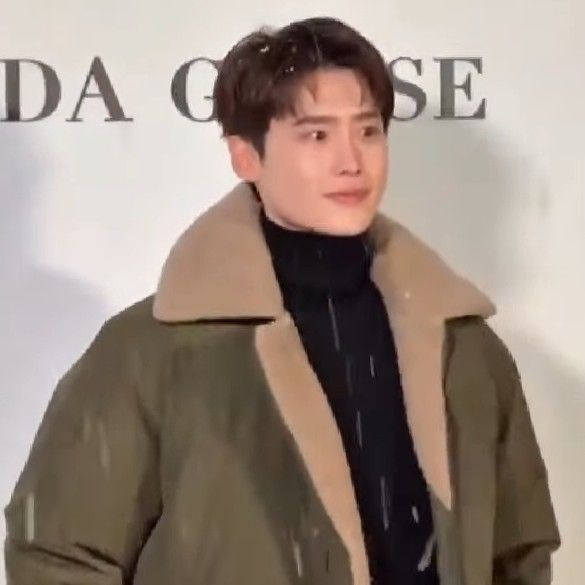 Recent activity shot of Lee Jongsuk