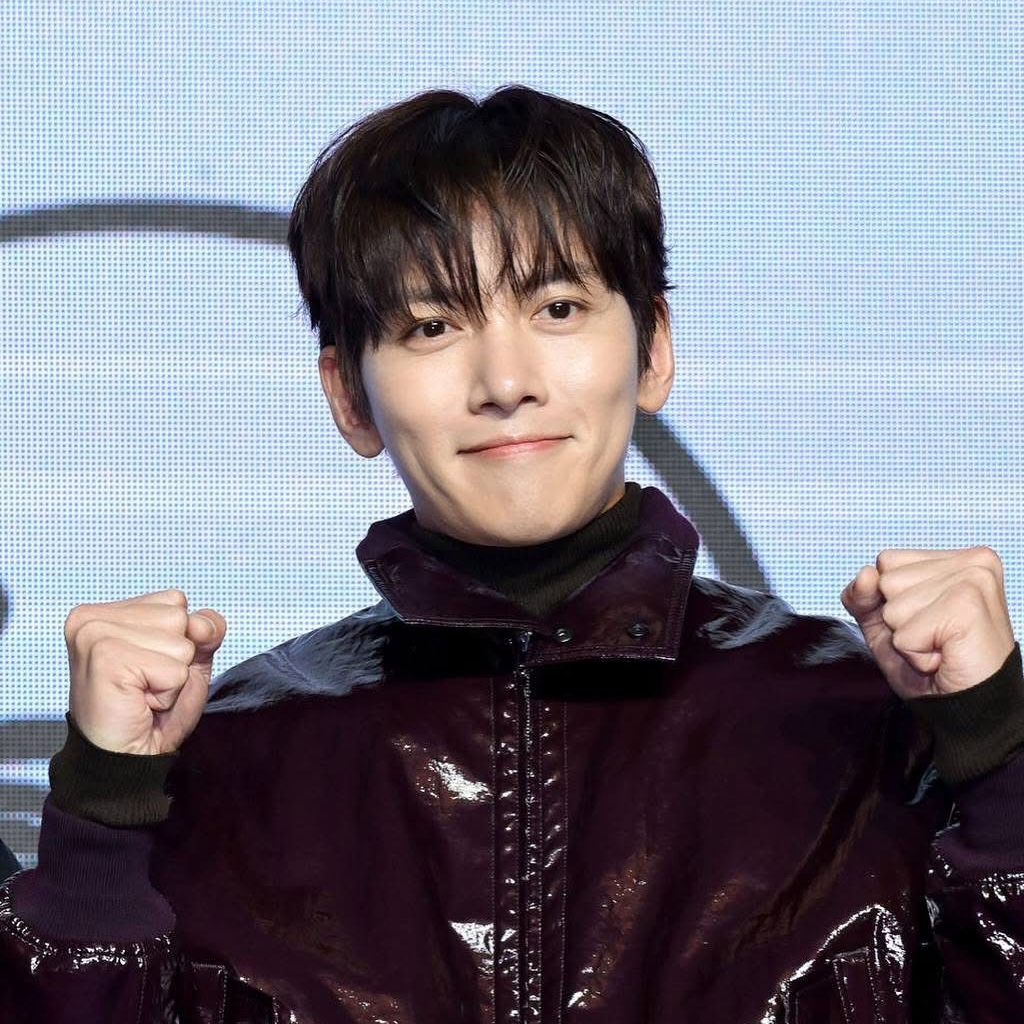 粉丝拍下的金秀贤瞬间