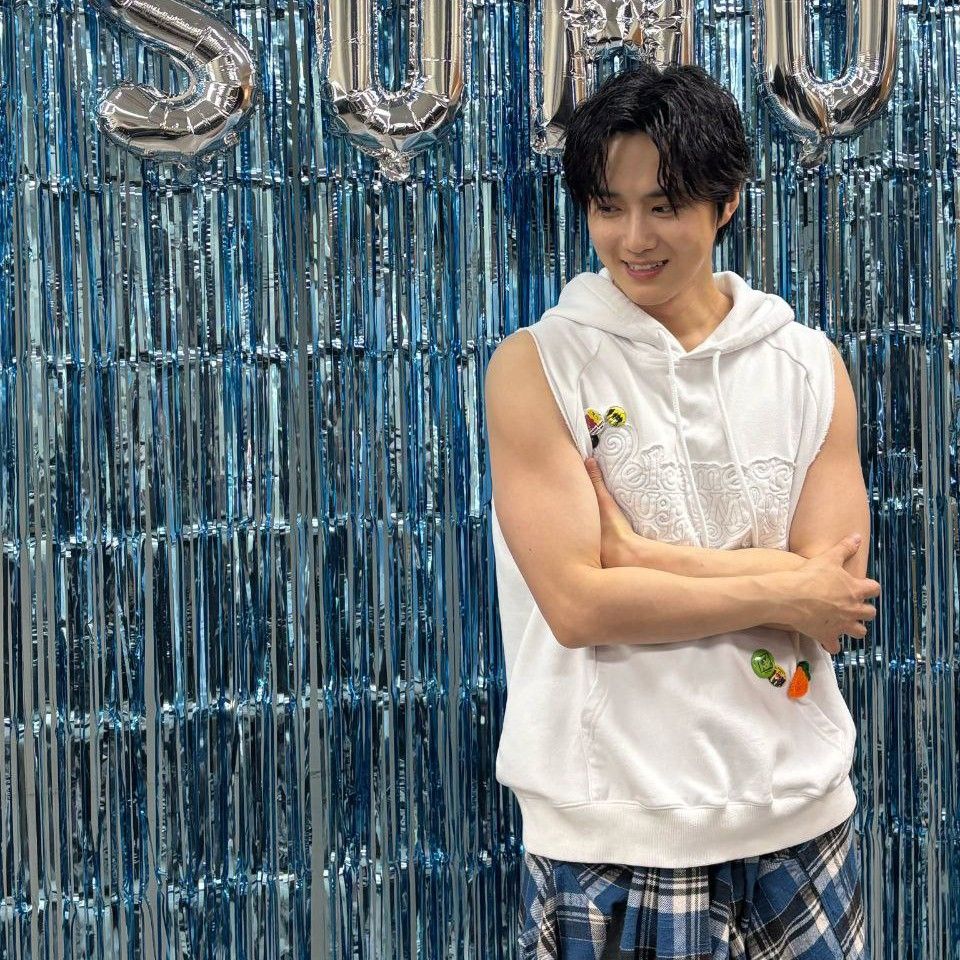 Behind-the-scenes cut of Suho