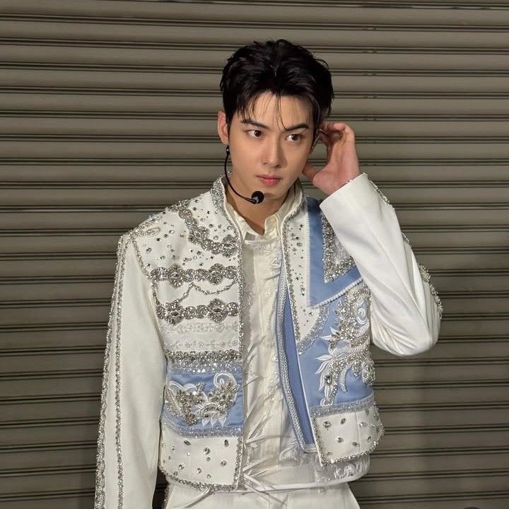 Recent activity shot of Cha Eunwoo