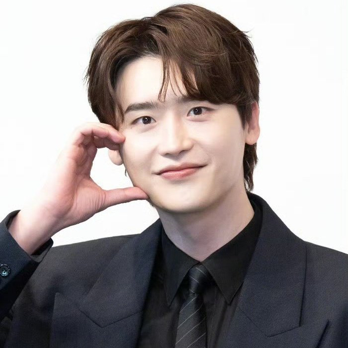 Recent activity shot of Lee Jongsuk